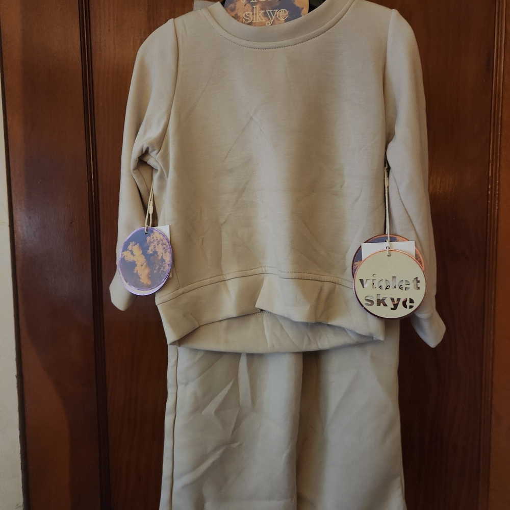 Beige Two-Piece Kids Outfit From Violet Skye! Size 4T
